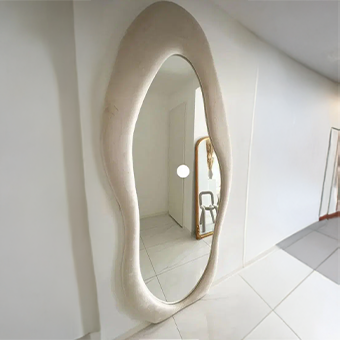 Sculpted mirror (MR)